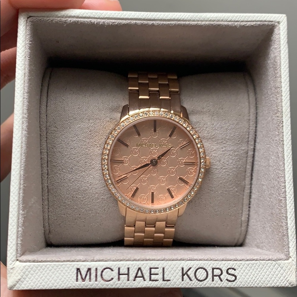 Watch - Picture 2 of 3